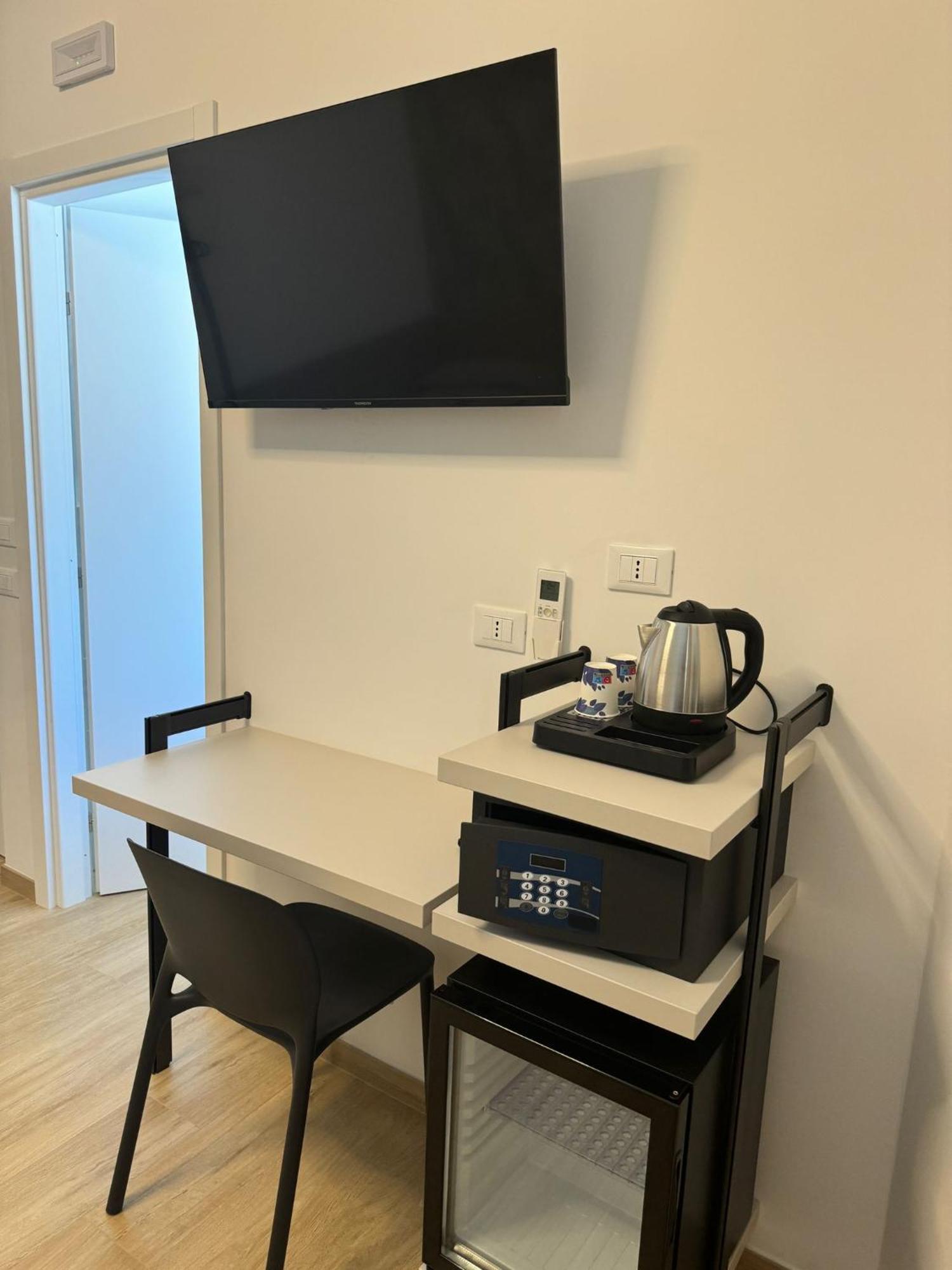 Guest House Al Porto ชิวิตาเวกเกีย ภายนอก รูปภาพ